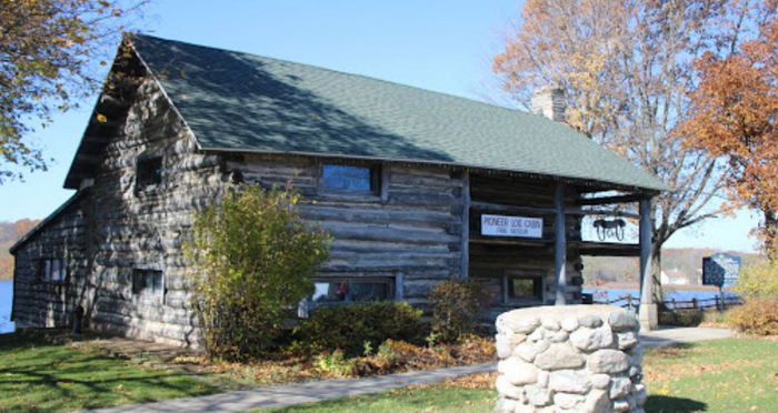 Pioneer Log Cabin Museum (Halfway House Museum, Pioneer Log Cabin) - Web Listing (newer photo)